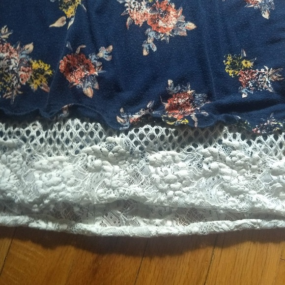 Floral t-shirt with lace - Picture 3 of 5